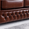 Sofá tradicional marrom escuro para sala de estar