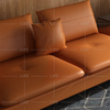 Sofá de couro extra grande de 2 lugares na sala de estar