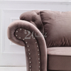 Sofá de tecido marrom de estilo clássico com moldura de madeira
